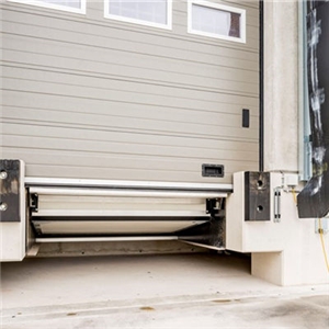 ASSA ABLOY 絕熱型分節(jié)式滑升門(mén)