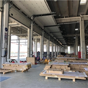 闊福工業(yè)提升門(mén)